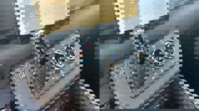 Used 2023 Land Rover Defender 130 X-Dynamic SE image 22