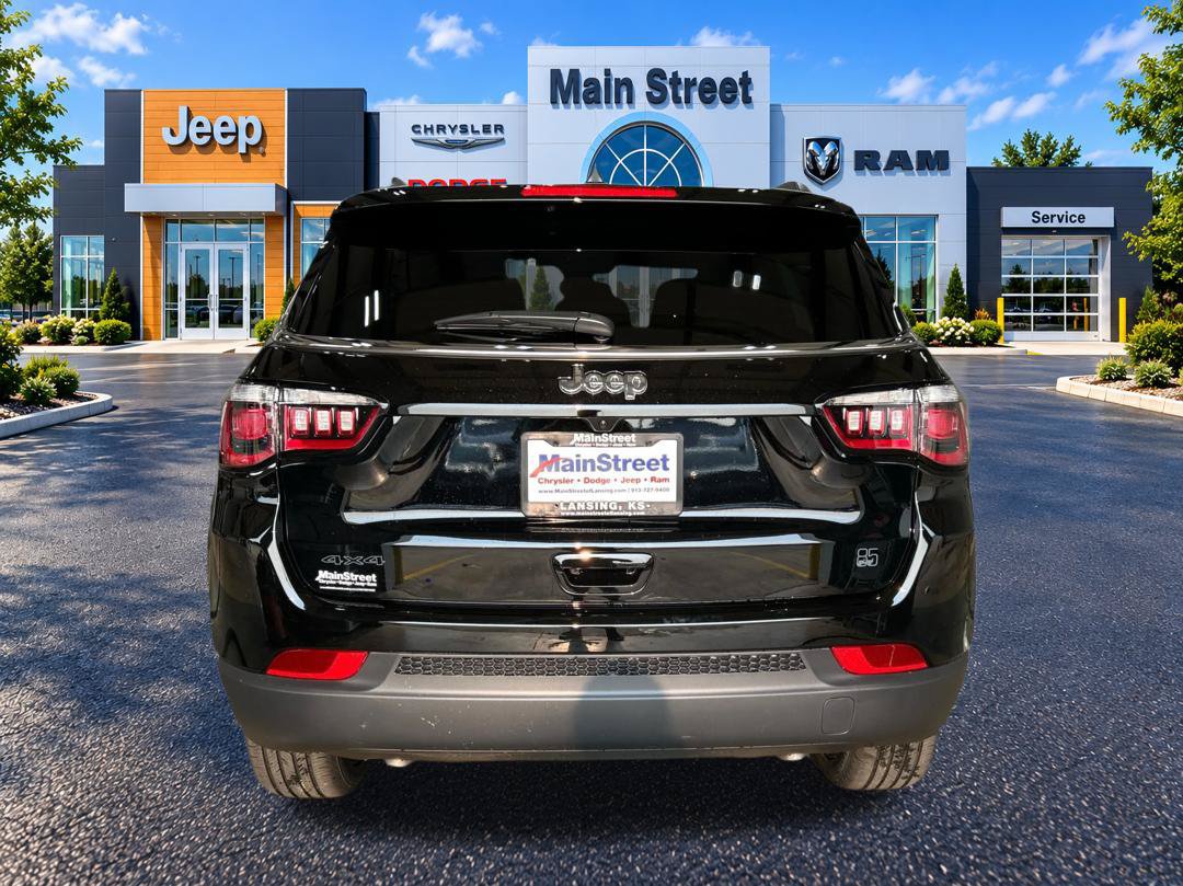 New 2026 Jeep Compass Latitude AWD/4WD image 4