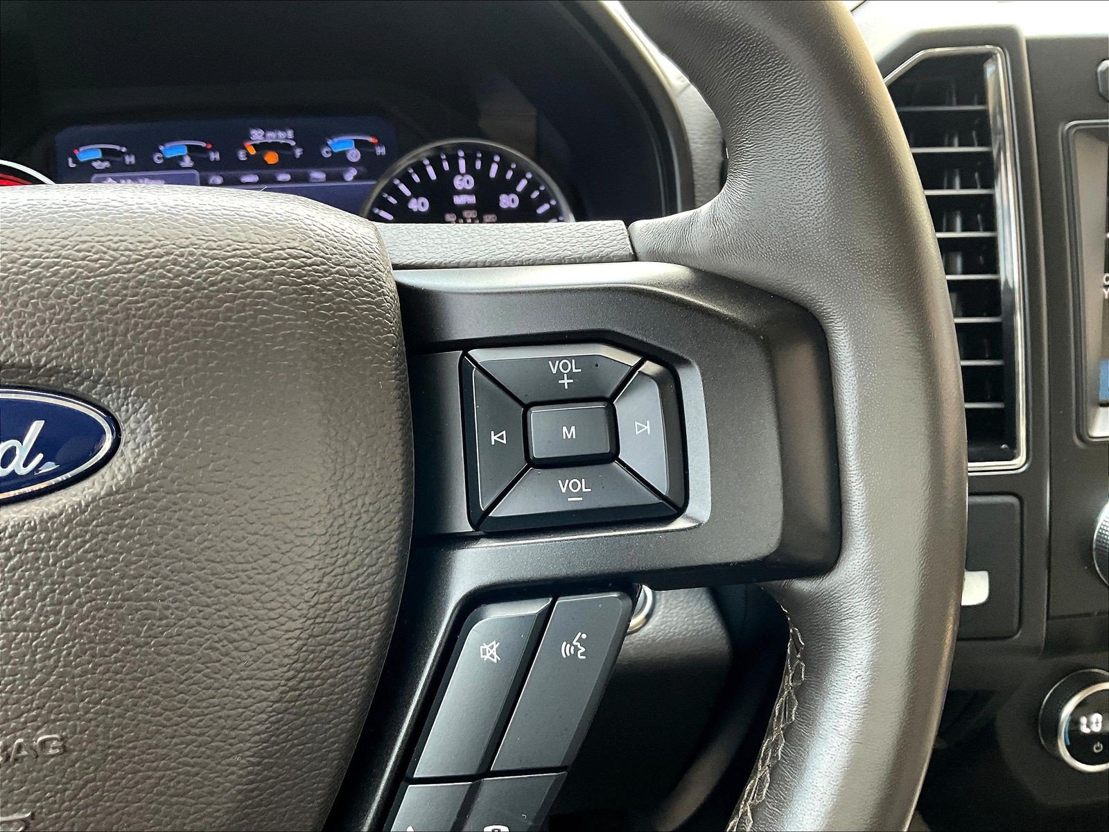 Used 2019 Ford Expedition Limited w/ Equipment Group 302A AWD/4WD image 12