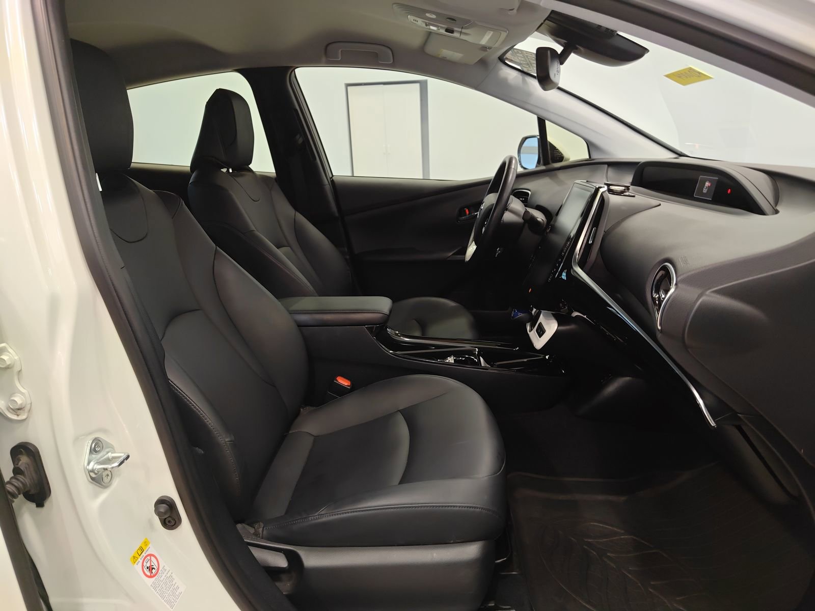 Used 2019 Toyota Prius Prime Advanced image 16