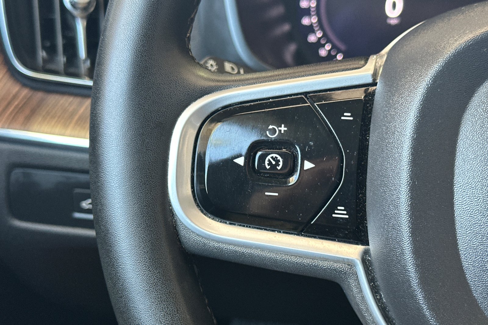 Certified 2023 Volvo XC60 B5 Plus w/ Protection Package Premier FWD image 29