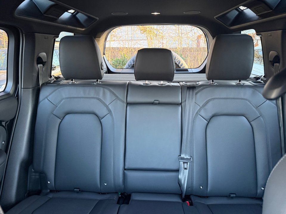 New 2026 Land Rover Defender 110 X-Dynamic SE AWD/4WD image 18