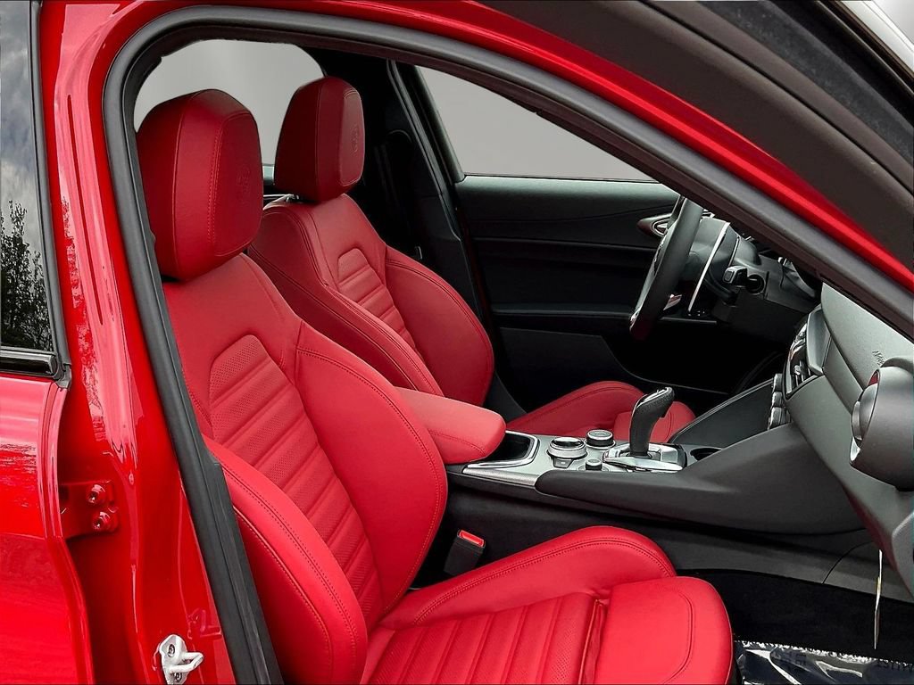 New 2025 Alfa Romeo Giulia AWD w/ Driving Assist Package image 11