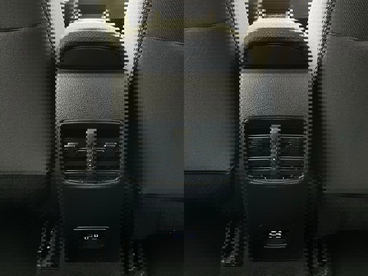 Used 2025 Toyota Corolla Cross LE image 12