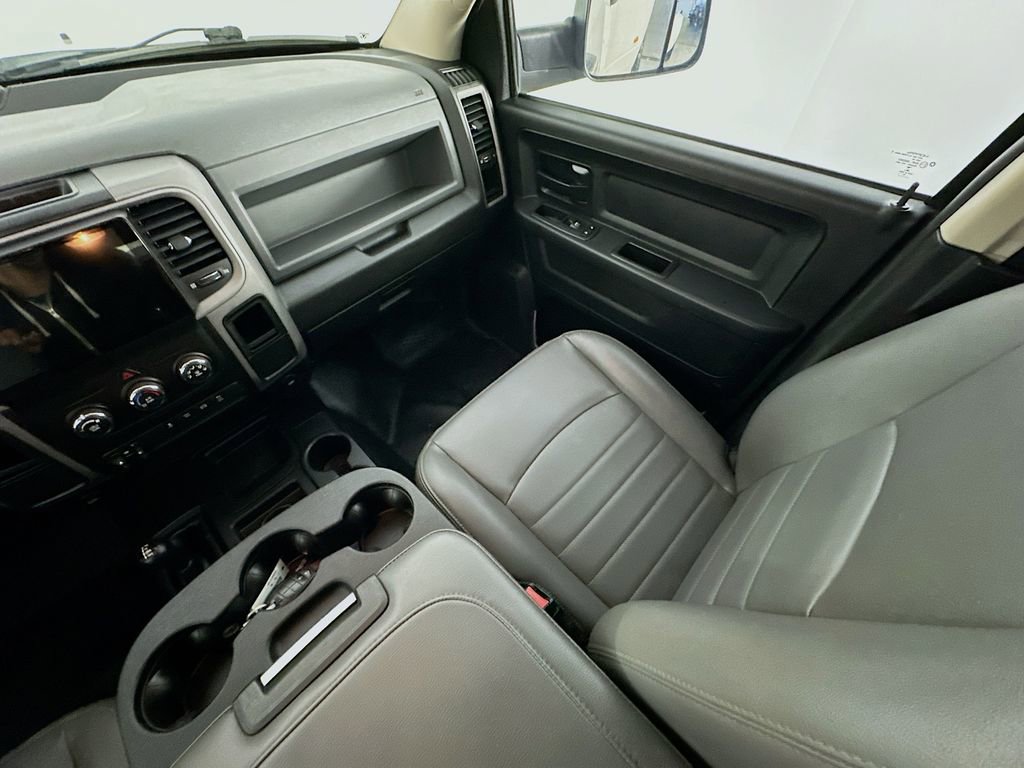 Used 2017 RAM 3500 Tradesman w/ Chrome Appearance Group AWD/4WD image 11
