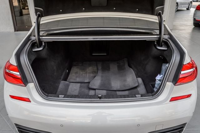 Used 2018 BMW 740i xDrive AWD/4WD image 11