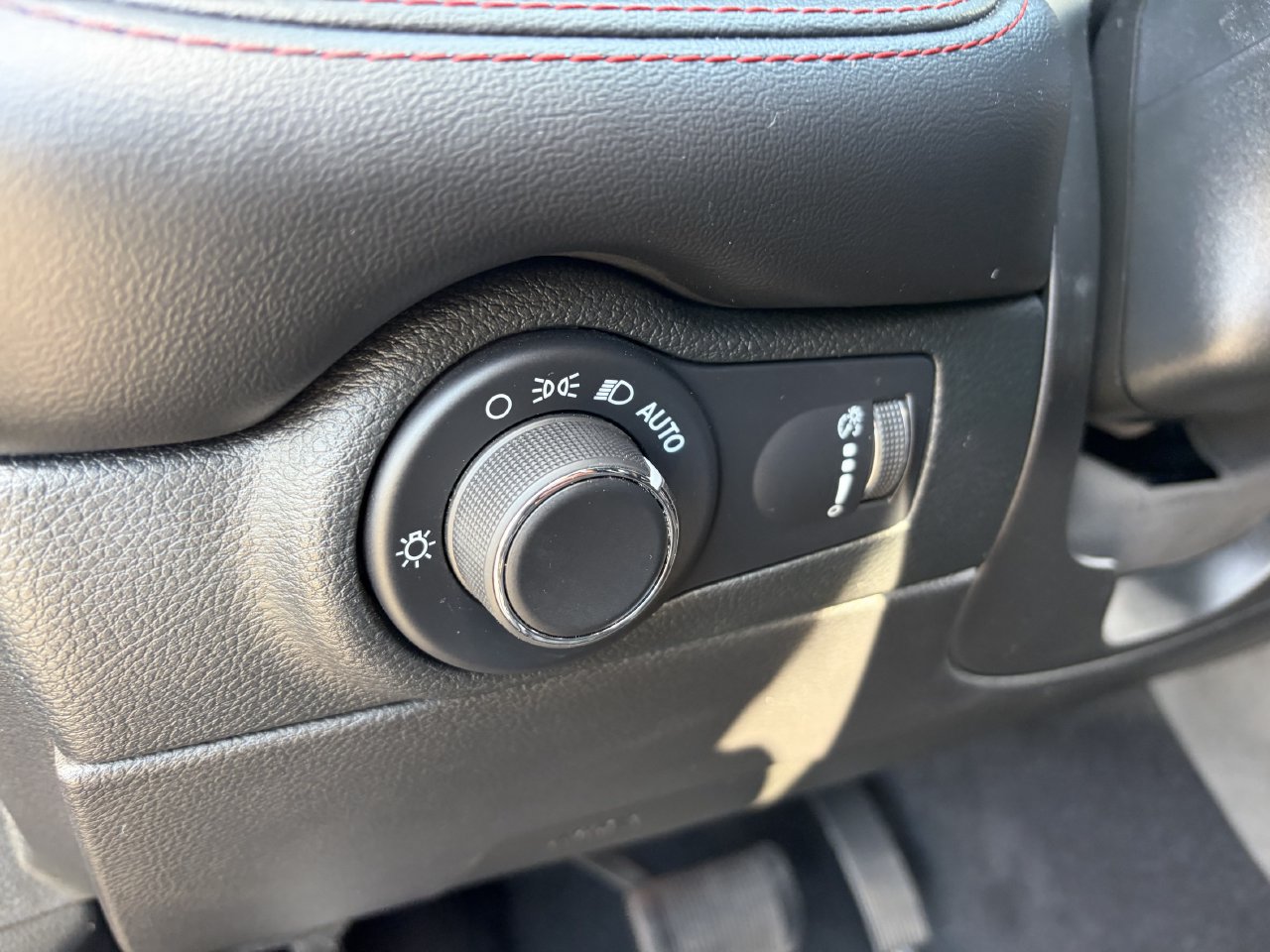 Used 2024 Dodge Durango GT RWD image 25