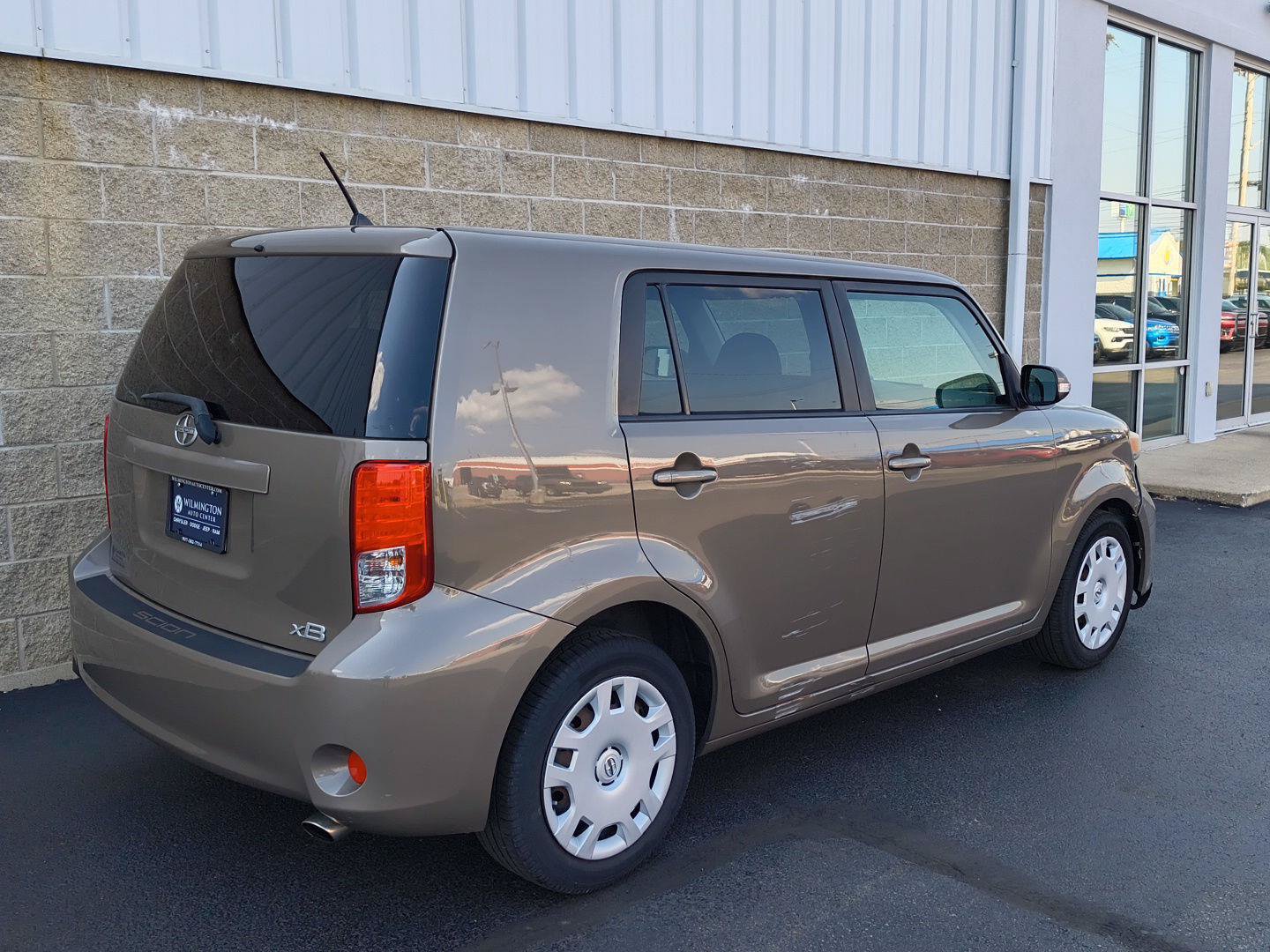 Used 2011 Scion xB FWD image 4