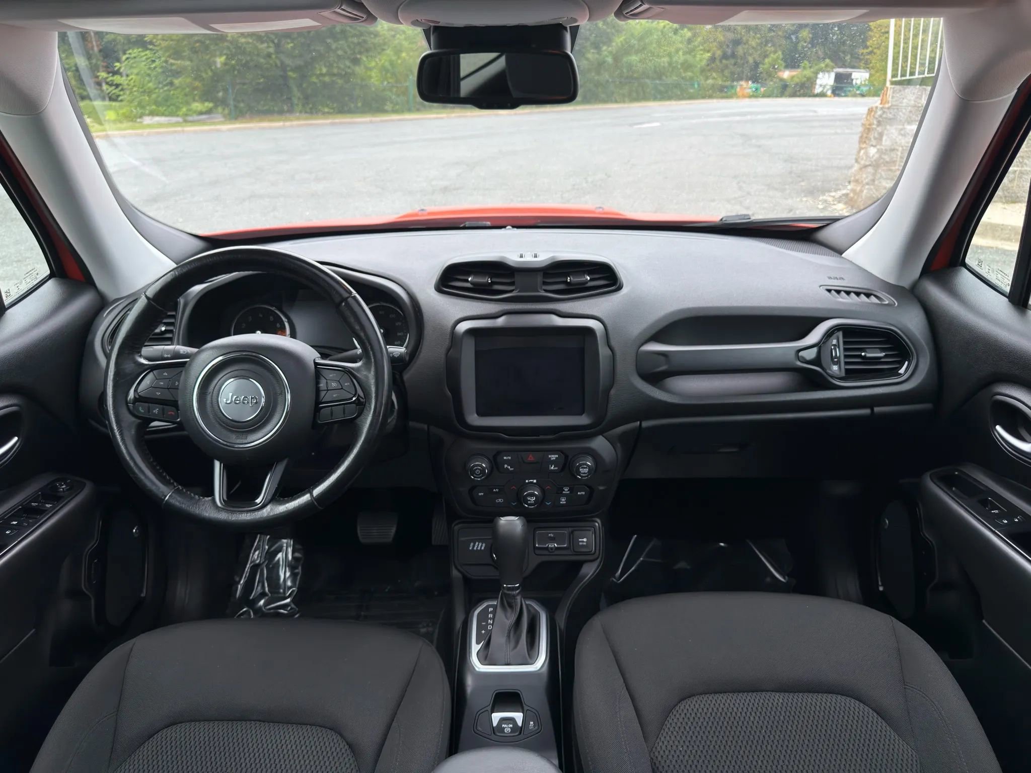 Used 2018 Jeep Renegade Altitude w/ UConnect 8.4 Nav Group image 26