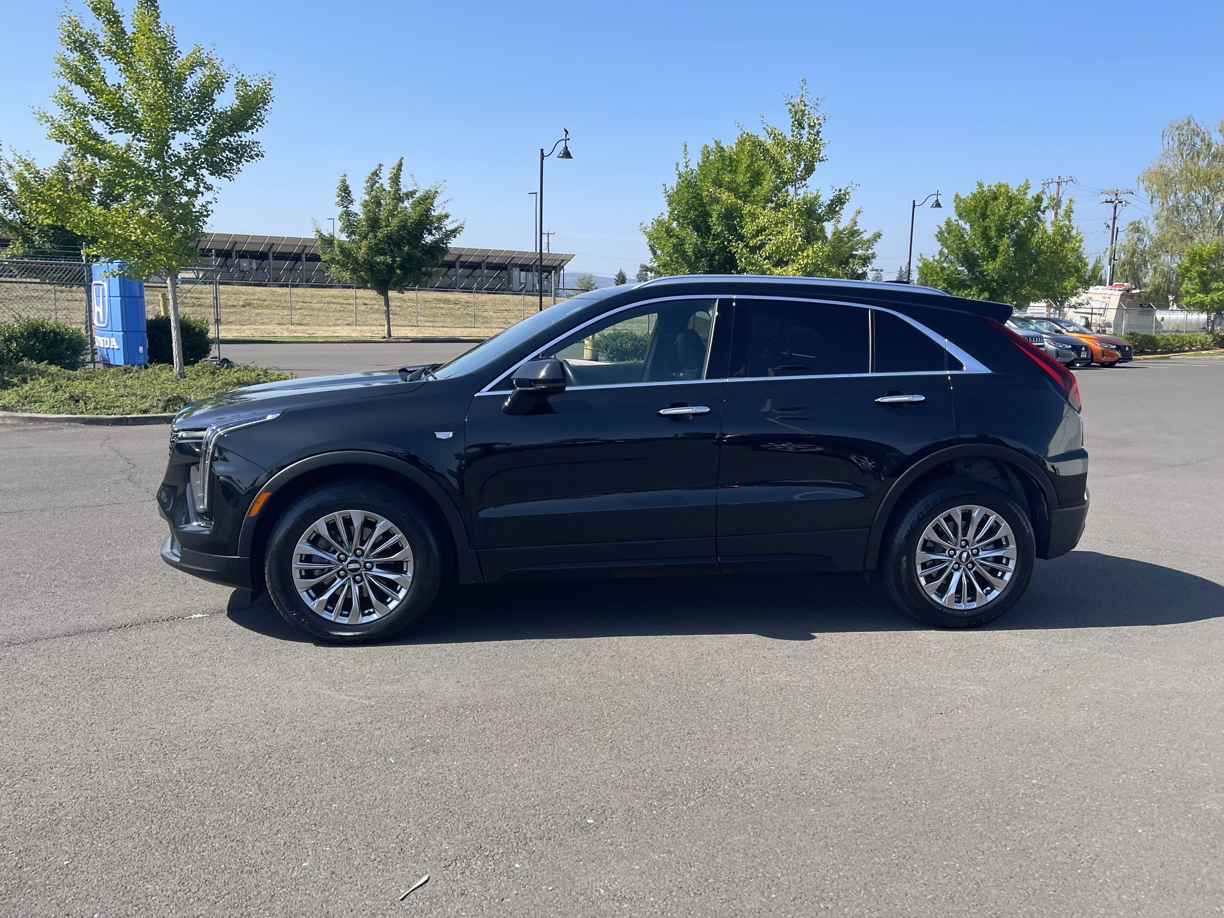 Used 2024 Cadillac XT4 Premium Luxury AWD/4WD image 2