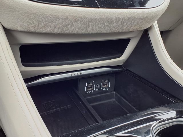 Used 2024 Chrysler Pacifica Limited FWD image 16