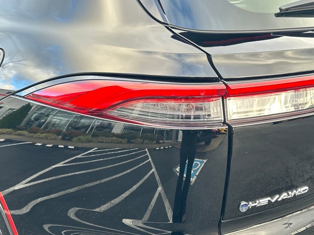 Used 2025 Toyota Crown Signia Limited image 10