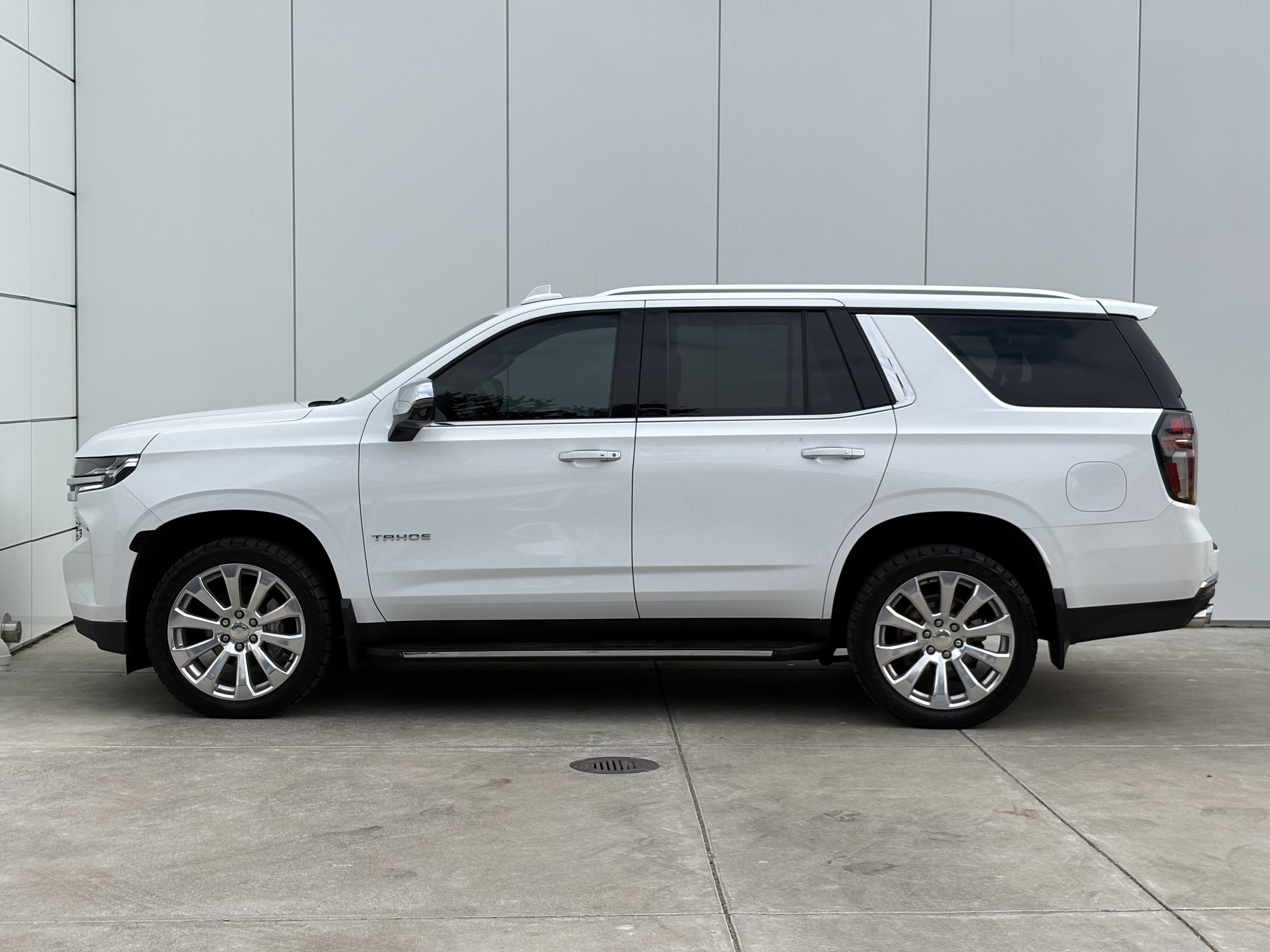 Used 2023 Chevrolet Tahoe Premier w/ Premium Package AWD/4WD image 4