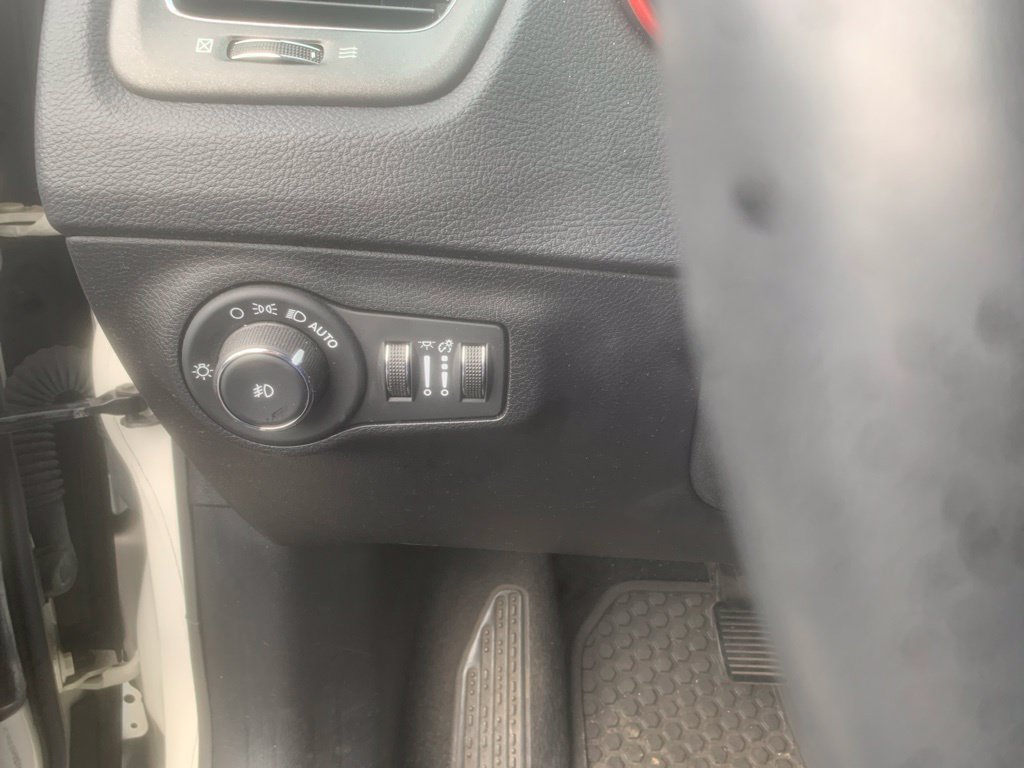 Used 2019 Jeep Compass Trailhawk AWD/4WD image 17