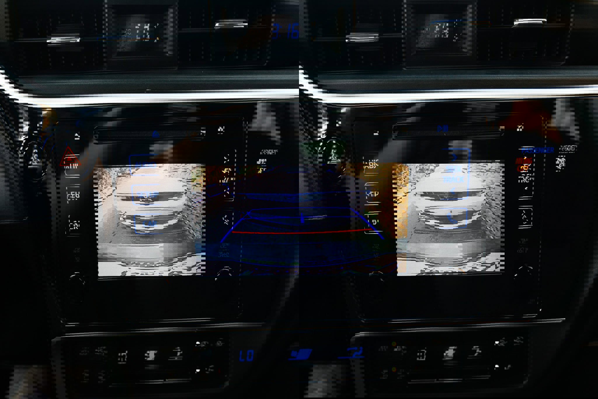 Used 2019 Toyota Corolla LE image 32