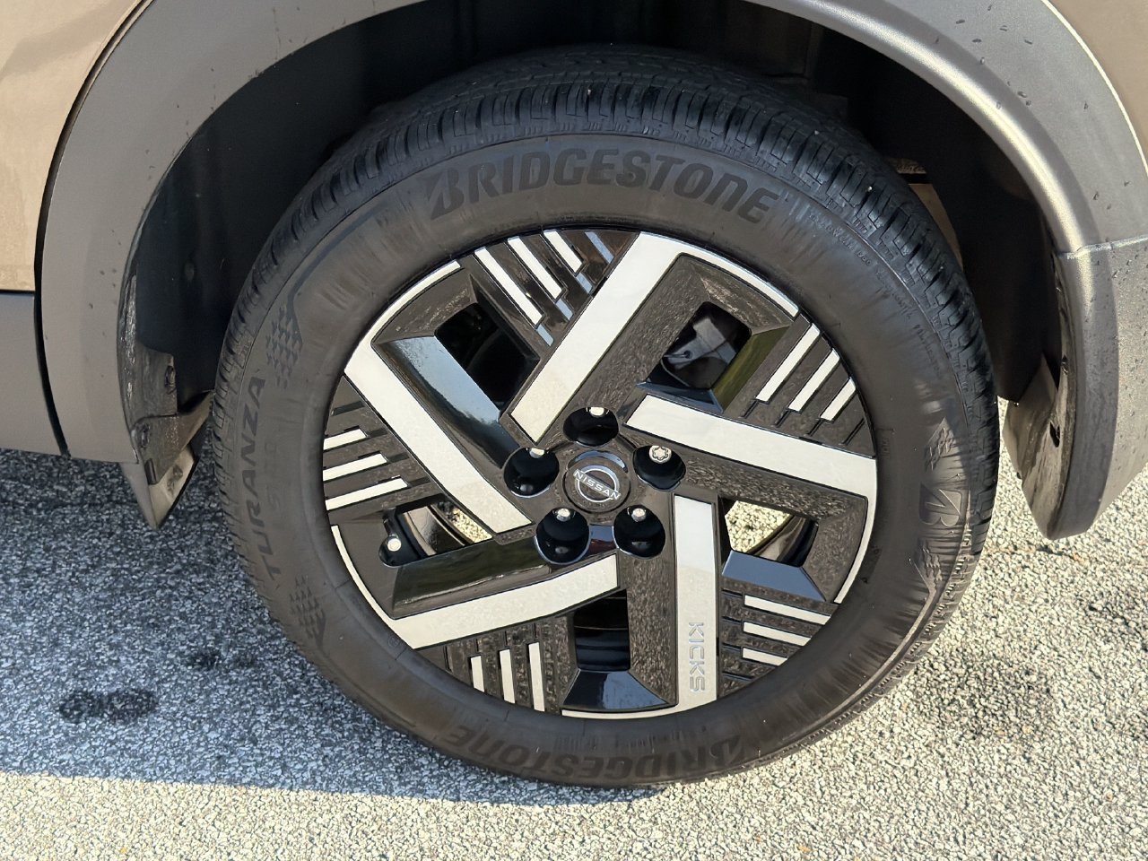 Certified 2025 Nissan Kicks SV FWD image 32