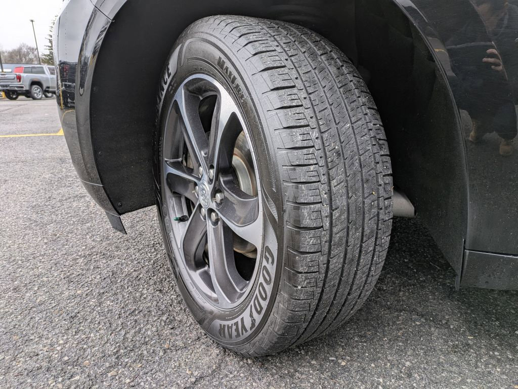 Used 2020 Buick Enclave Essence w/ Sport Touring Edition image 39