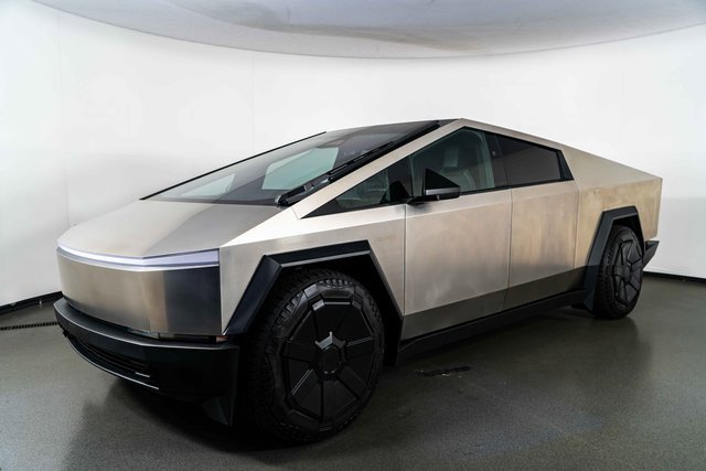 Used 2024 Tesla Cybertruck AWD Crew Cab image 4
