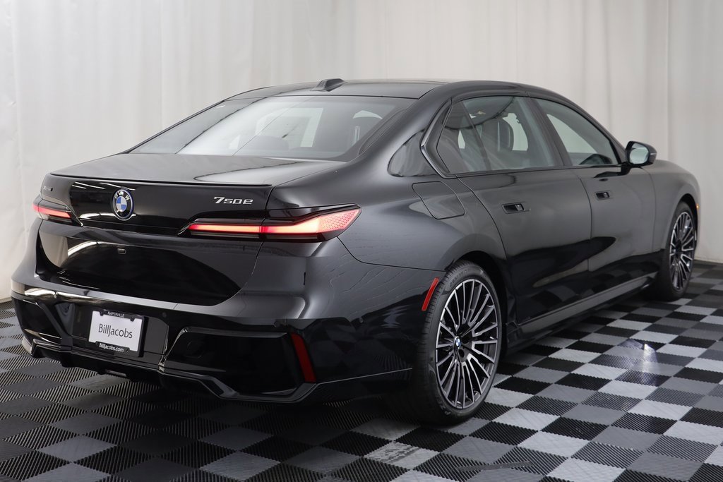 New 2026 BMW 750e xDrive w/ Executive Package image 21