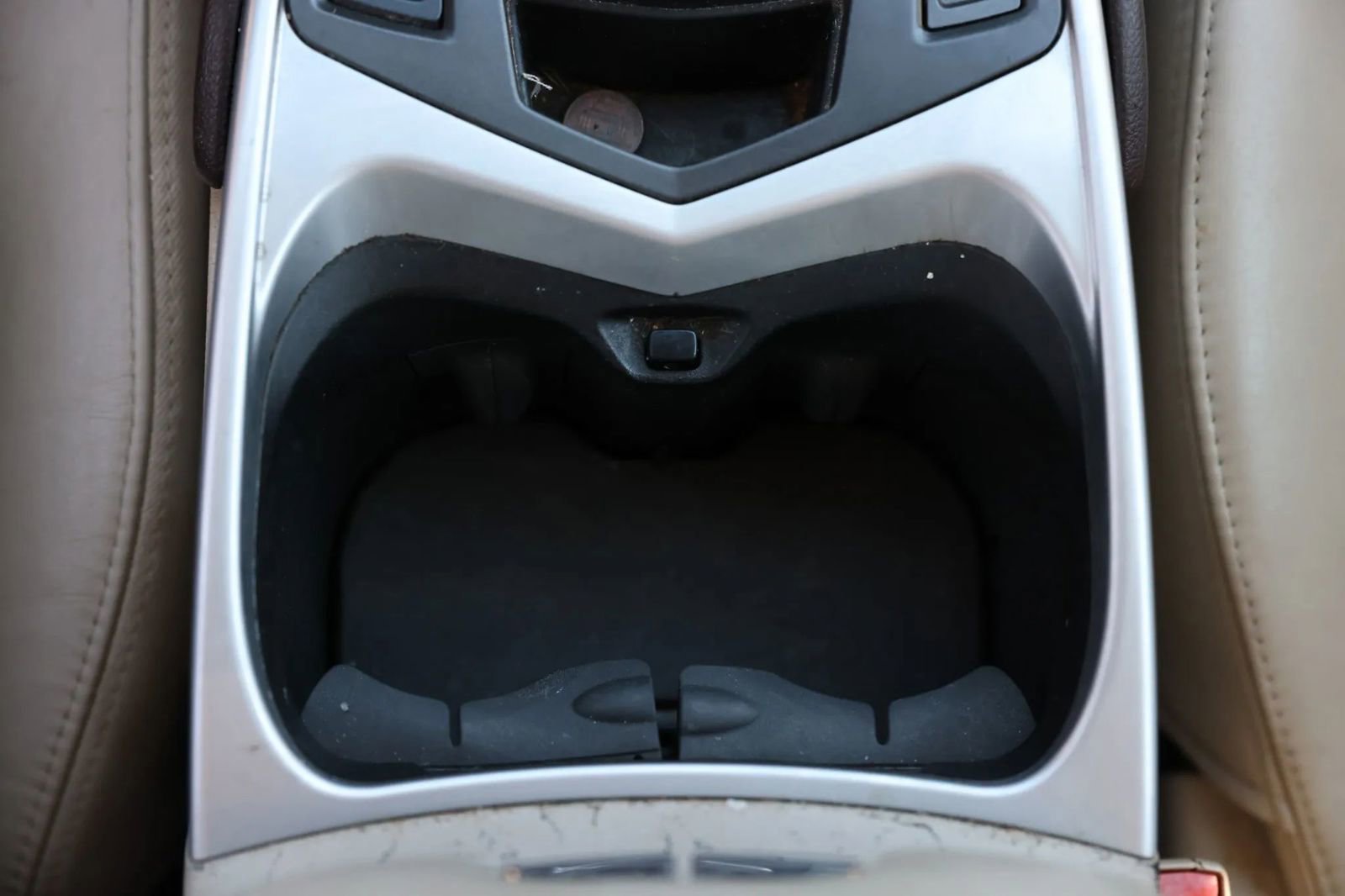 Used 2010 Cadillac SRX Luxury image 40