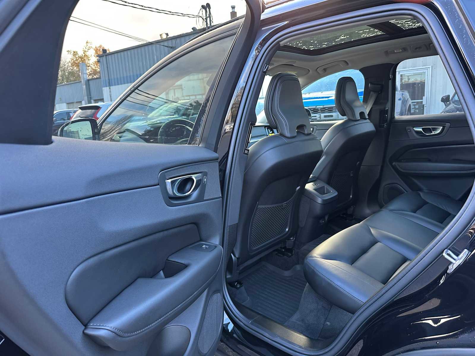 Used 2025 Volvo XC60 B5 Plus w/ Protection Package Premier image 16