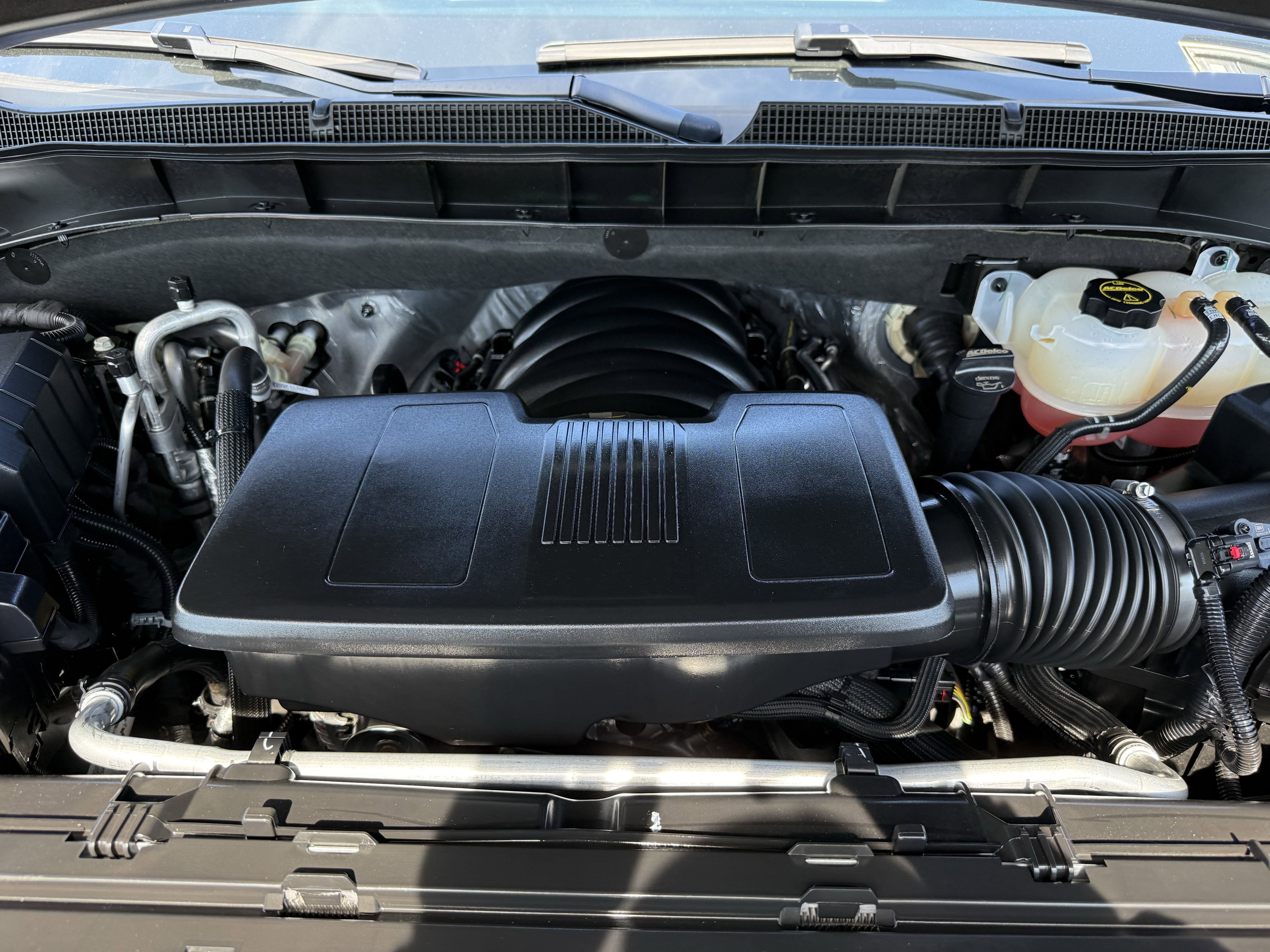 Used 2025 Chevrolet Suburban Premier image 32