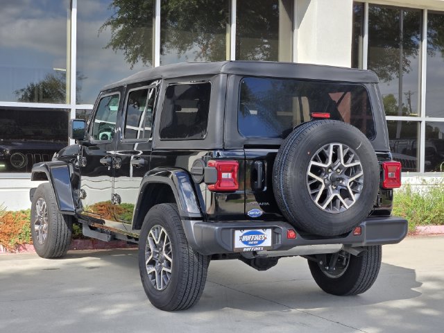 Used 2026 Jeep Wrangler Unlimited Sahara AWD/4WD image 5