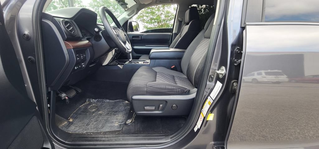 Certified 2018 Toyota Tundra SR5 w/ SR5 Upgrade Package AWD/4WD image 11