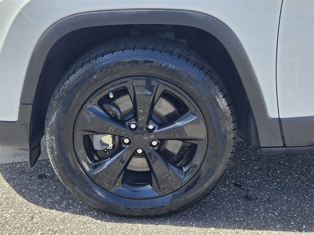 Used 2020 Jeep Cherokee Latitude Plus image 11