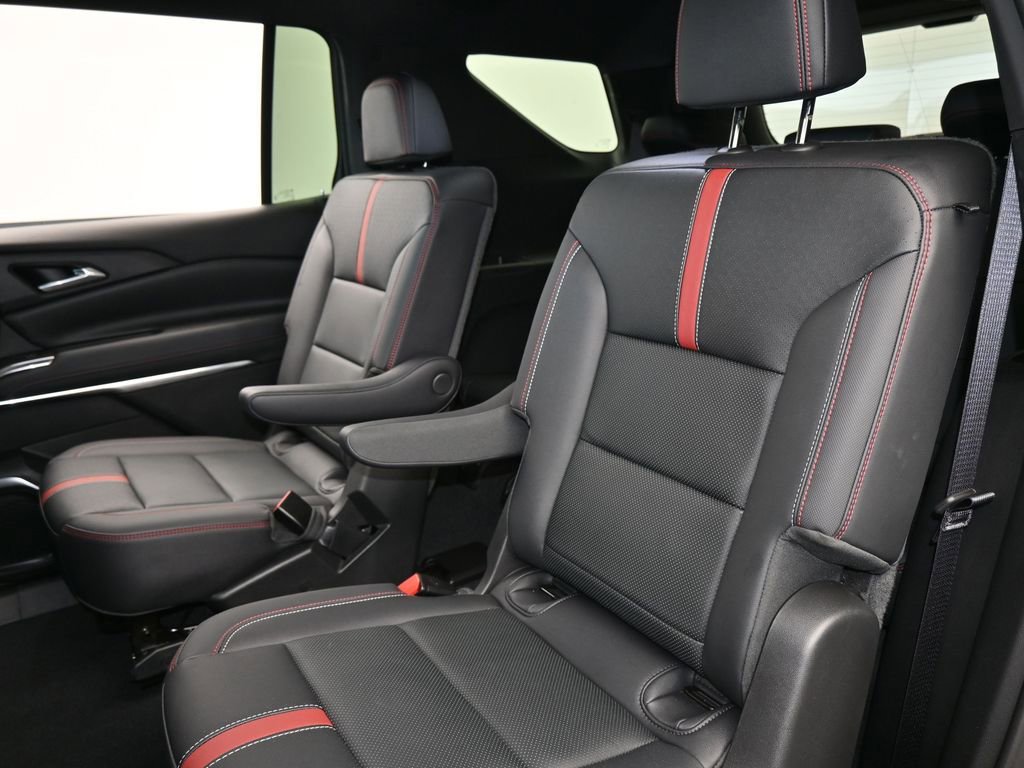 Used 2024 Chevrolet Traverse RS image 44