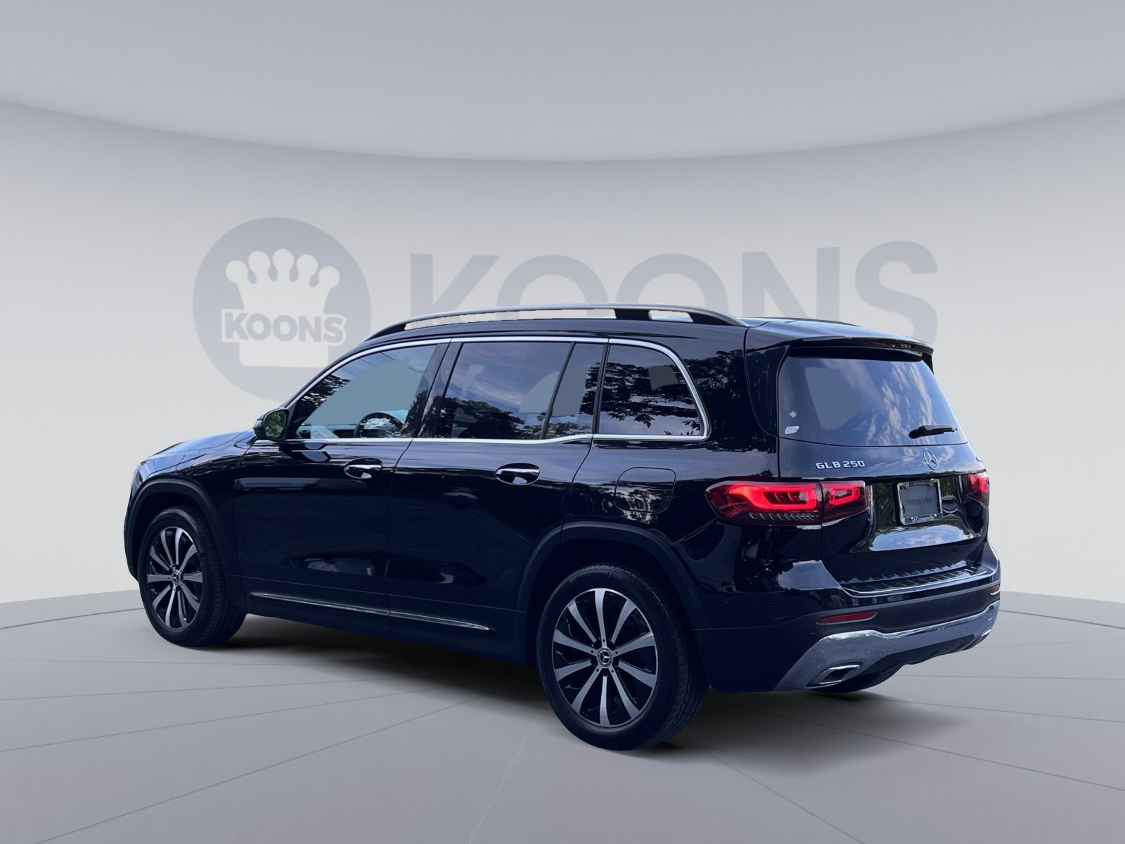 Used 2022 Mercedes-Benz GLB 250 4MATIC w/ Premium Package Lite image 8