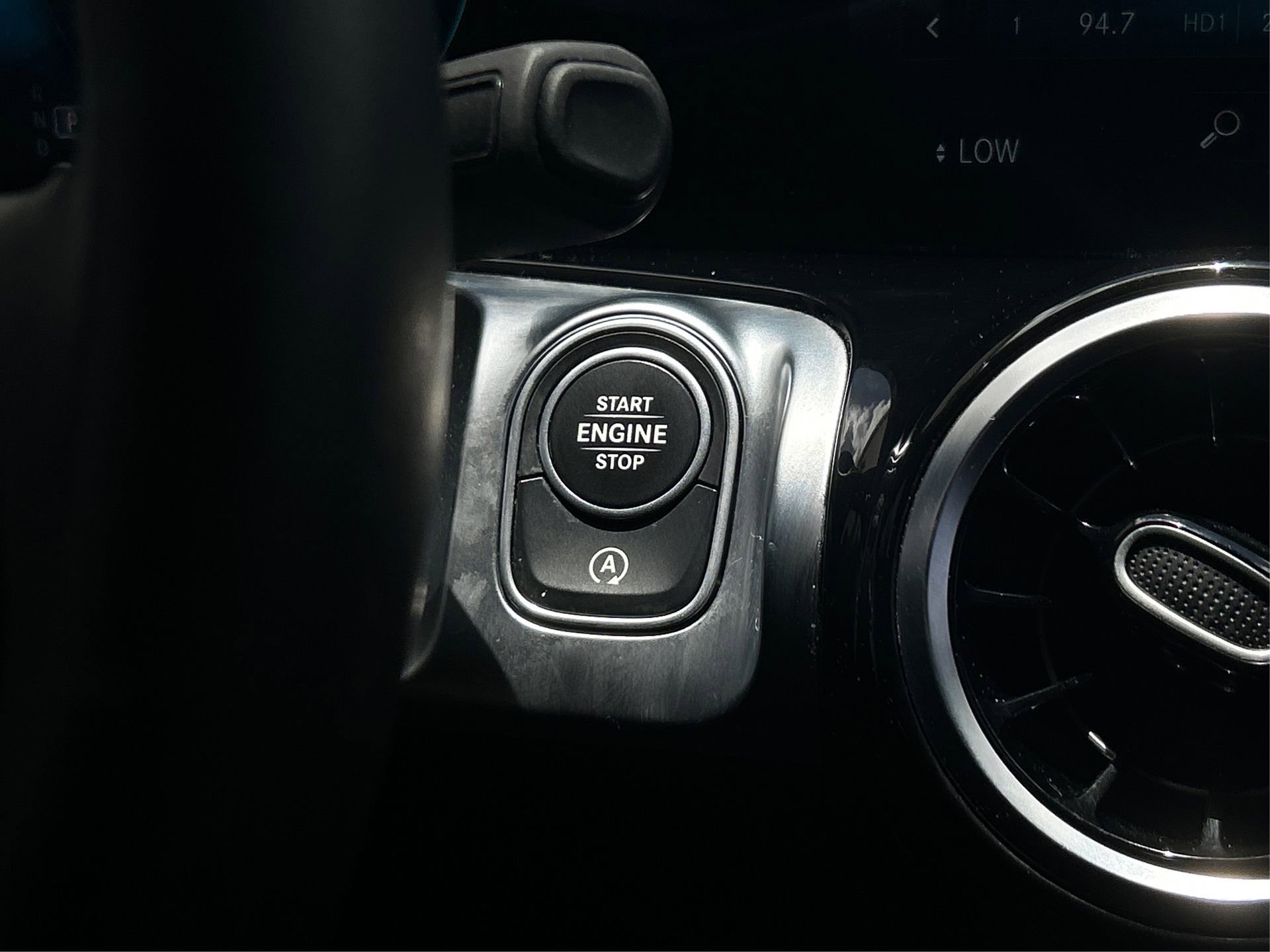 Used 2021 Mercedes-Benz GLB 250 4MATIC w/ Premium Package image 31