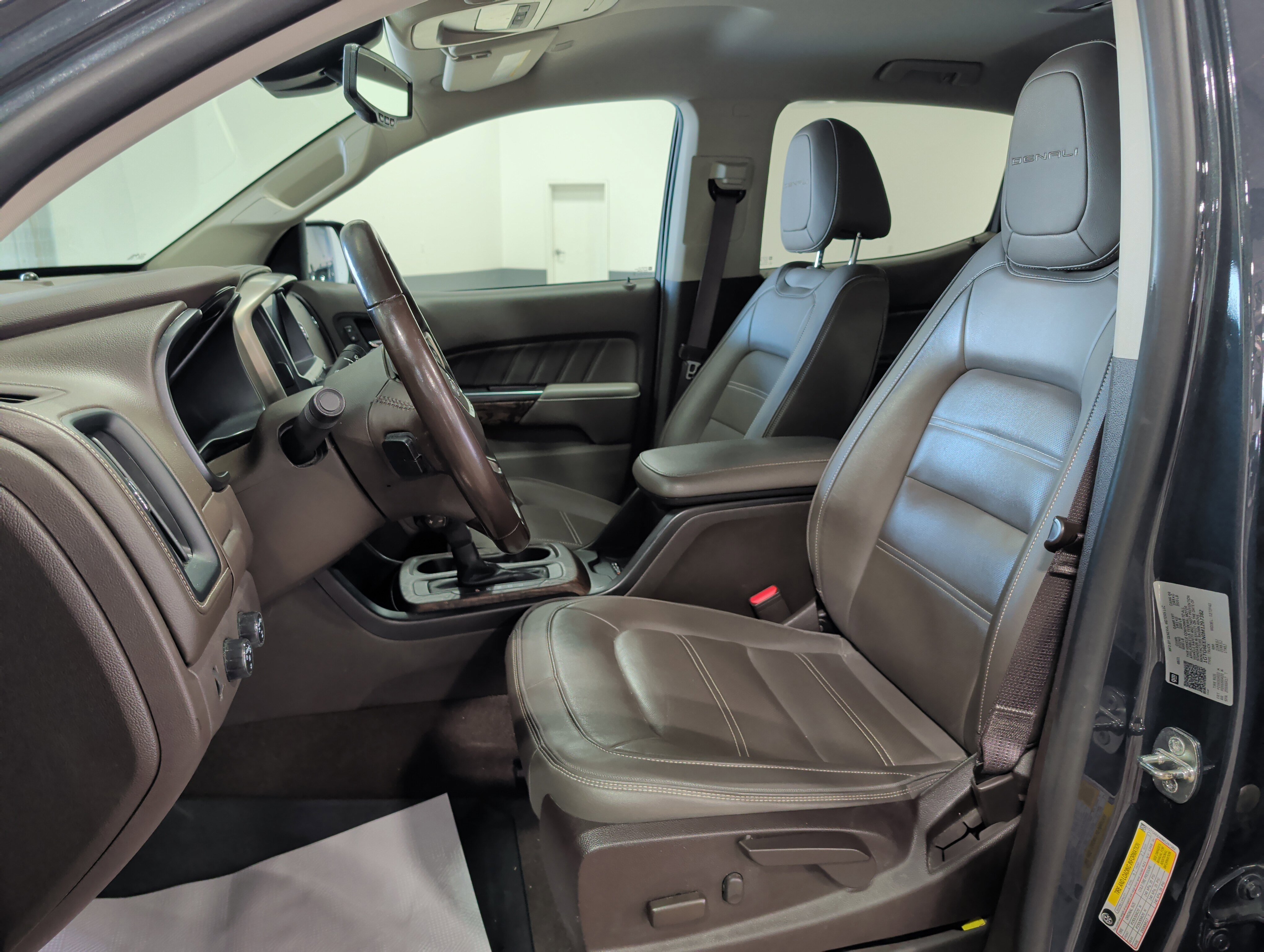 Used 2021 GMC Canyon Denali image 8