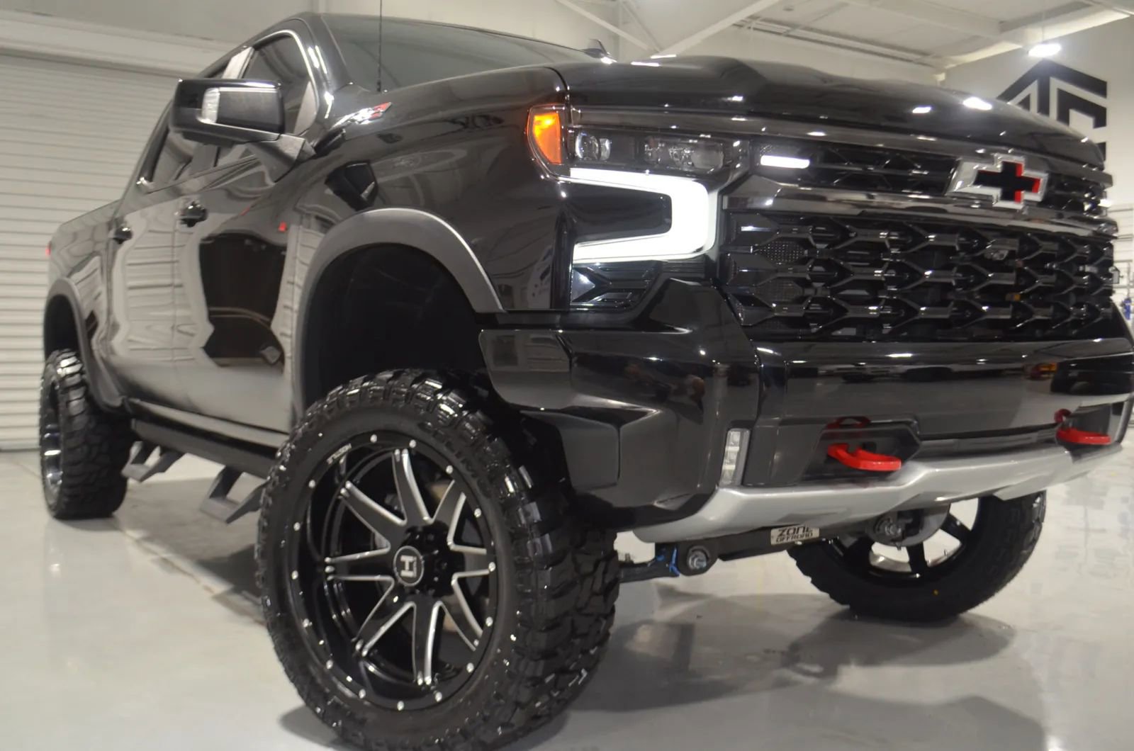 Used 2023 Chevrolet Silverado 1500 ZR2 w/ Technology Package AWD/4WD image 3