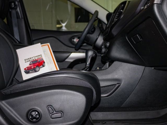 Certified 2021 Jeep Cherokee Latitude Lux w/ Comfort/Convenience Group image 7