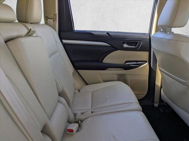 Used 2016 Toyota Highlander XLE image 23