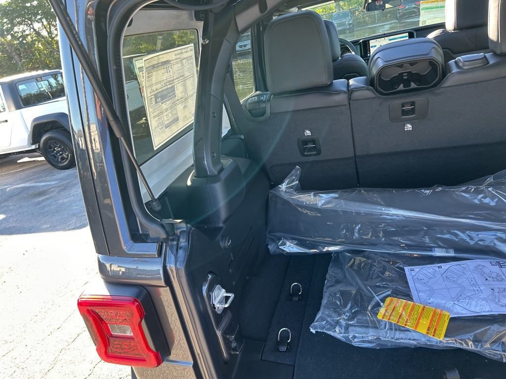 New 2026 Jeep Wrangler Unlimited Rubicon image 31