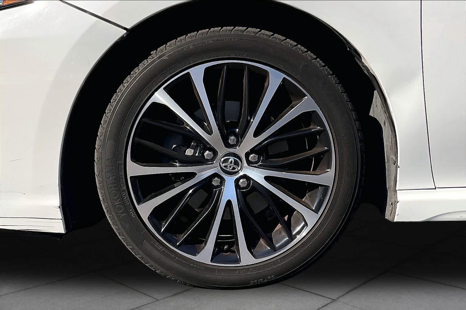 Used 2020 Toyota Camry SE FWD image 10