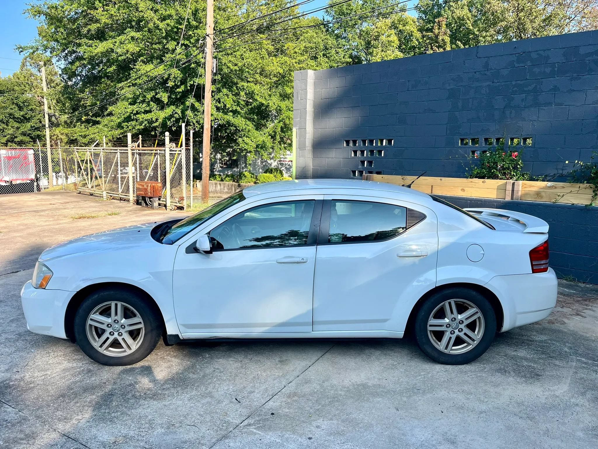 Used 2010 Dodge Avenger R/T FWD image 5