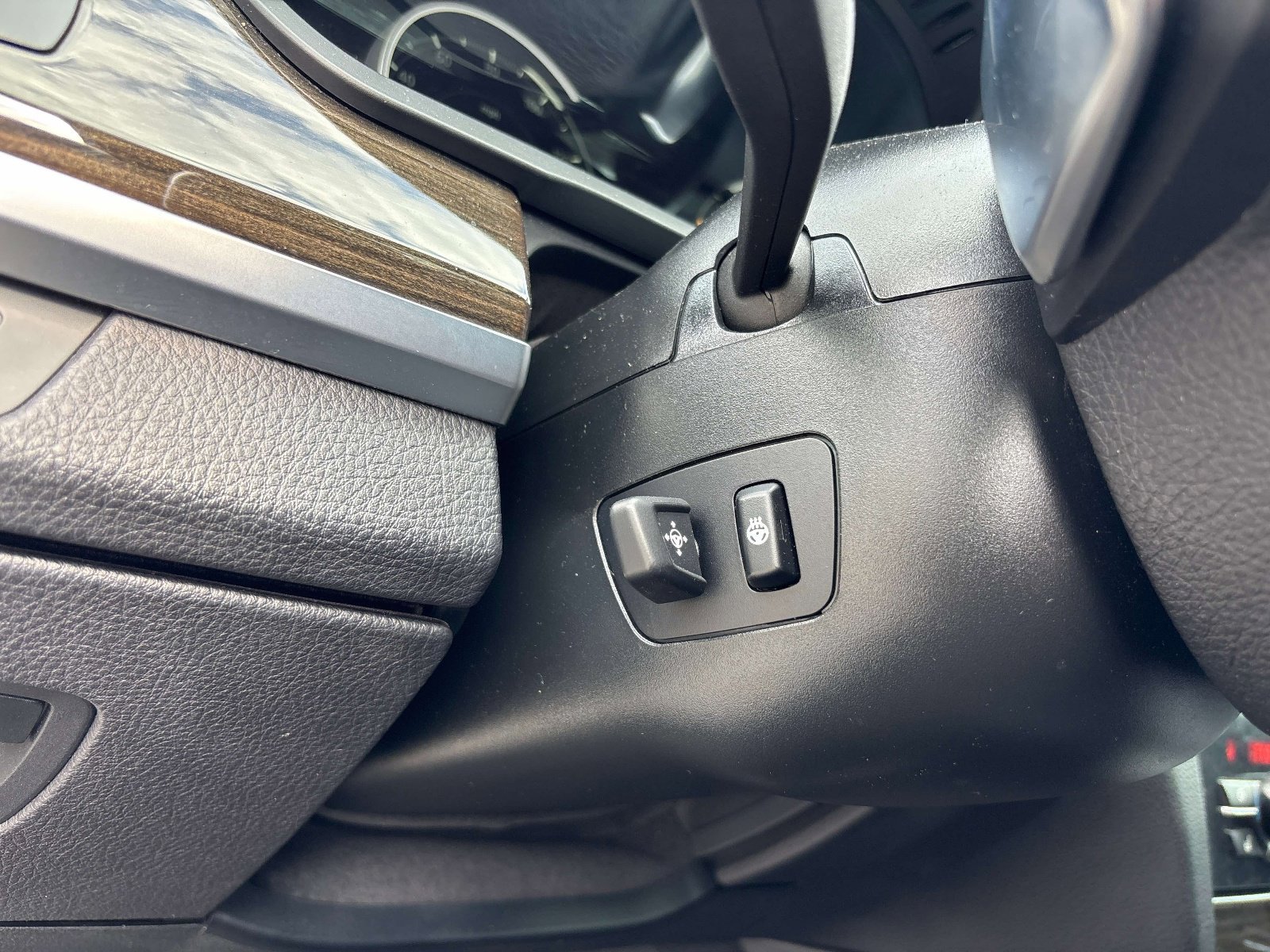 Used 2015 BMW 750Li xDrive image 17