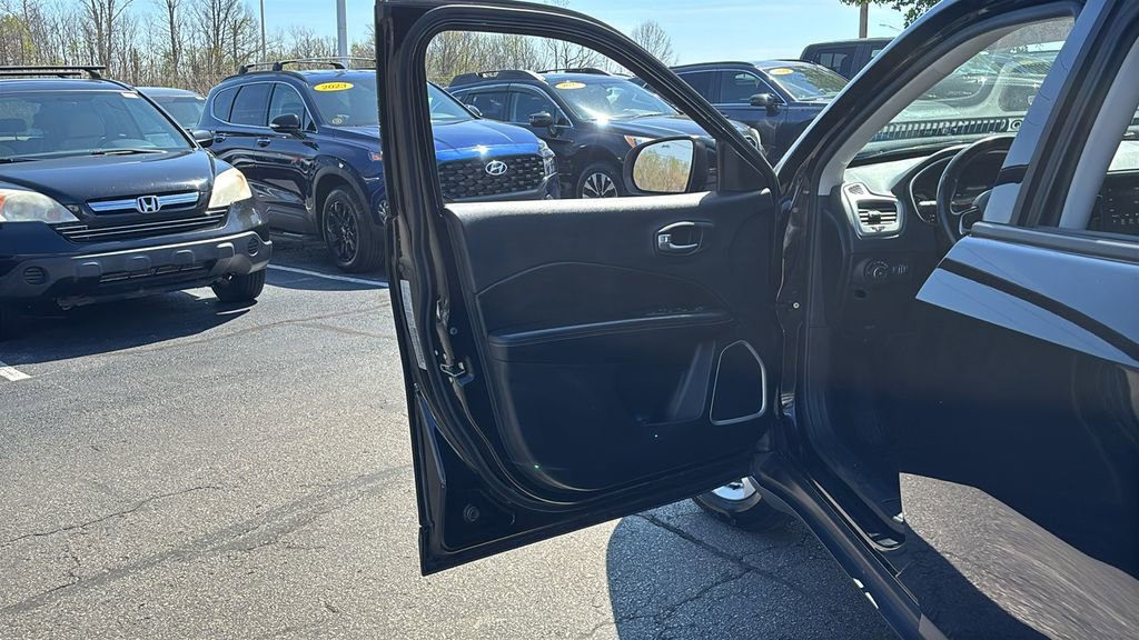 Used 2020 Jeep Compass Latitude w/ Cold Weather Group image 11