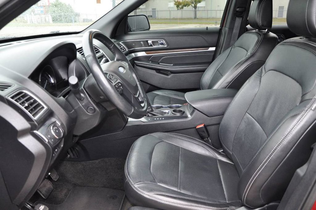 Used 2018 Ford Explorer Limited w/ Equipment Group 301A image 10