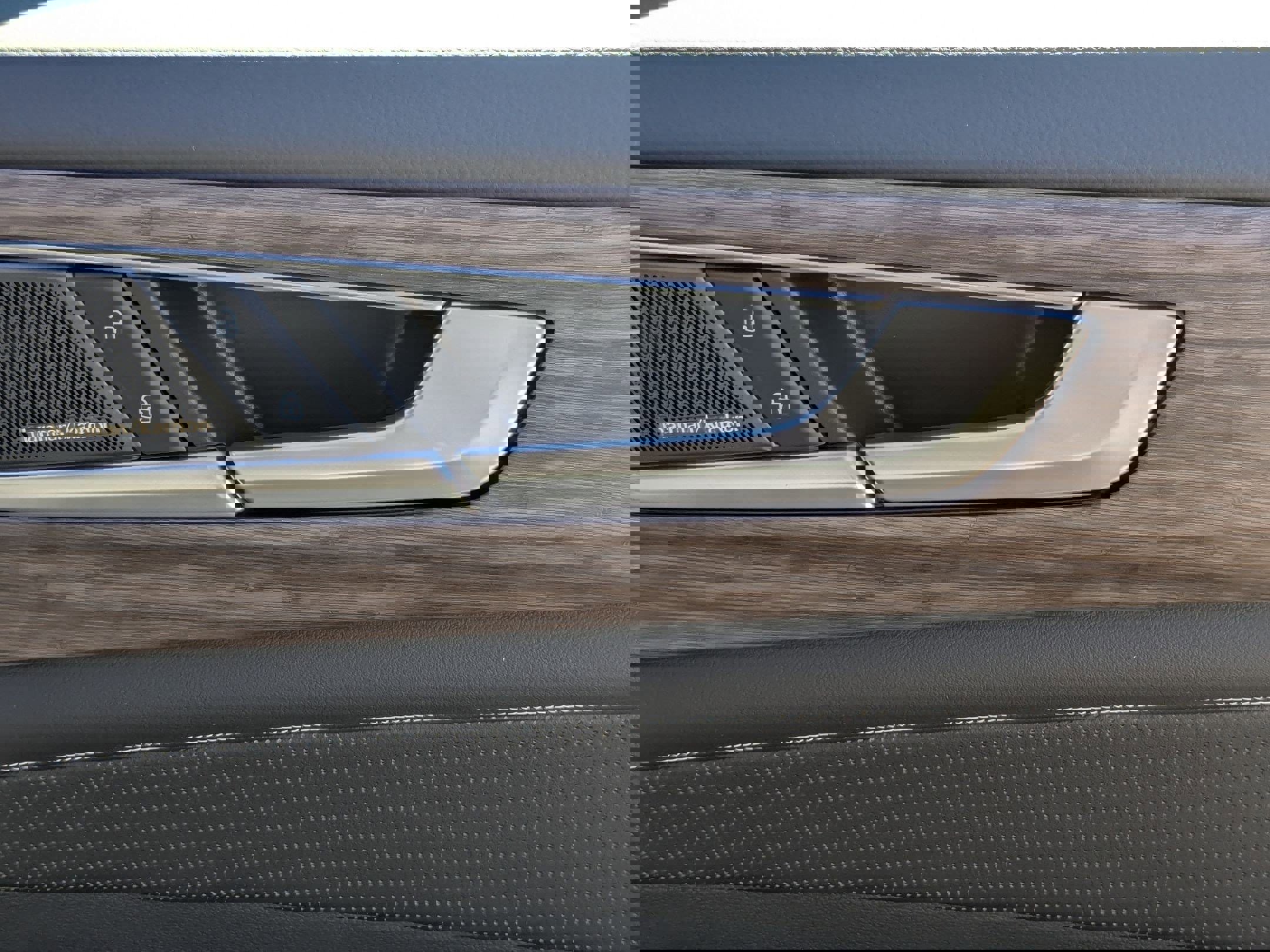 Used 2025 Volkswagen Atlas SEL Premium R-Line image 37