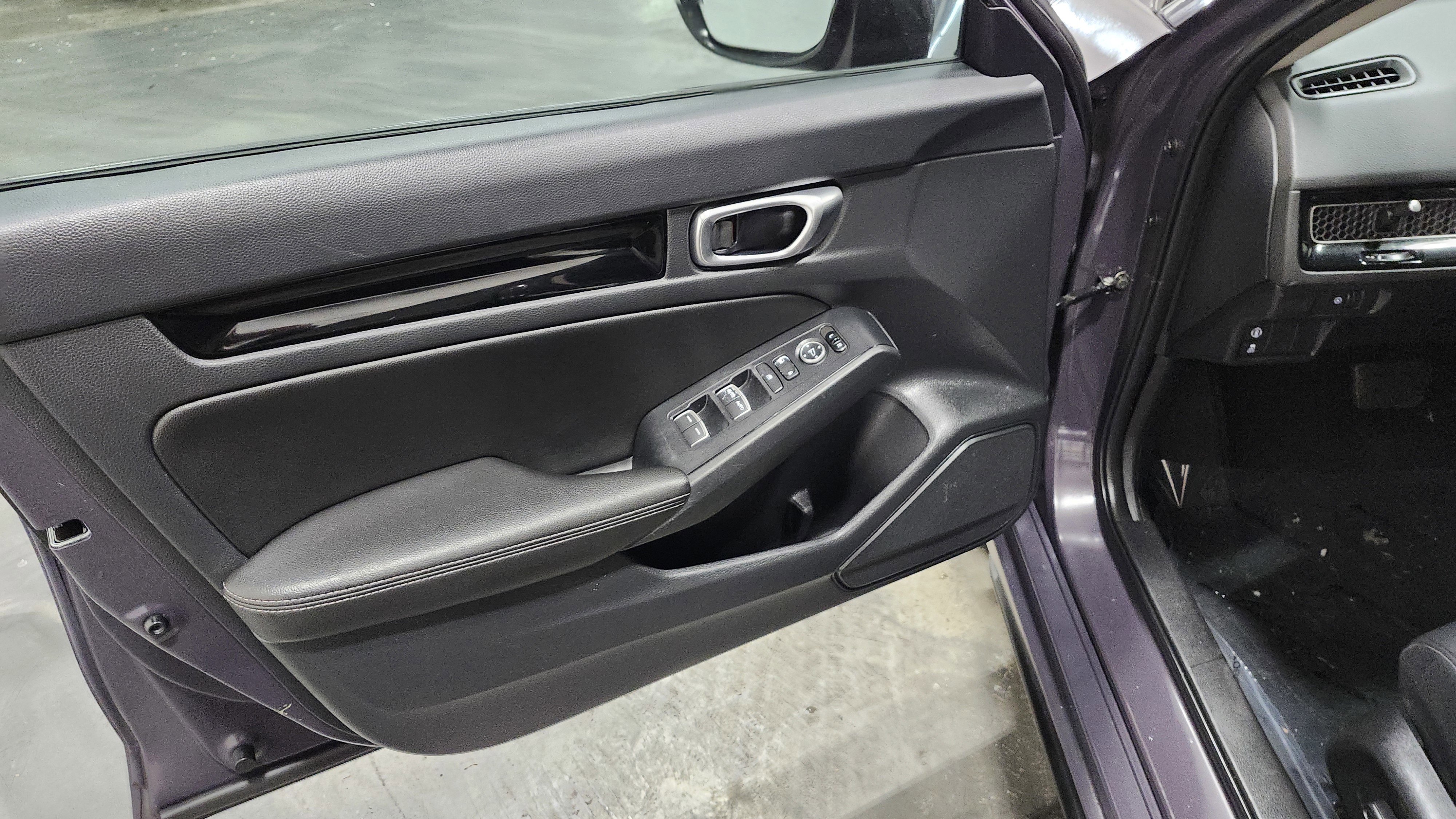 Used 2023 Honda Civic EX-L image 24