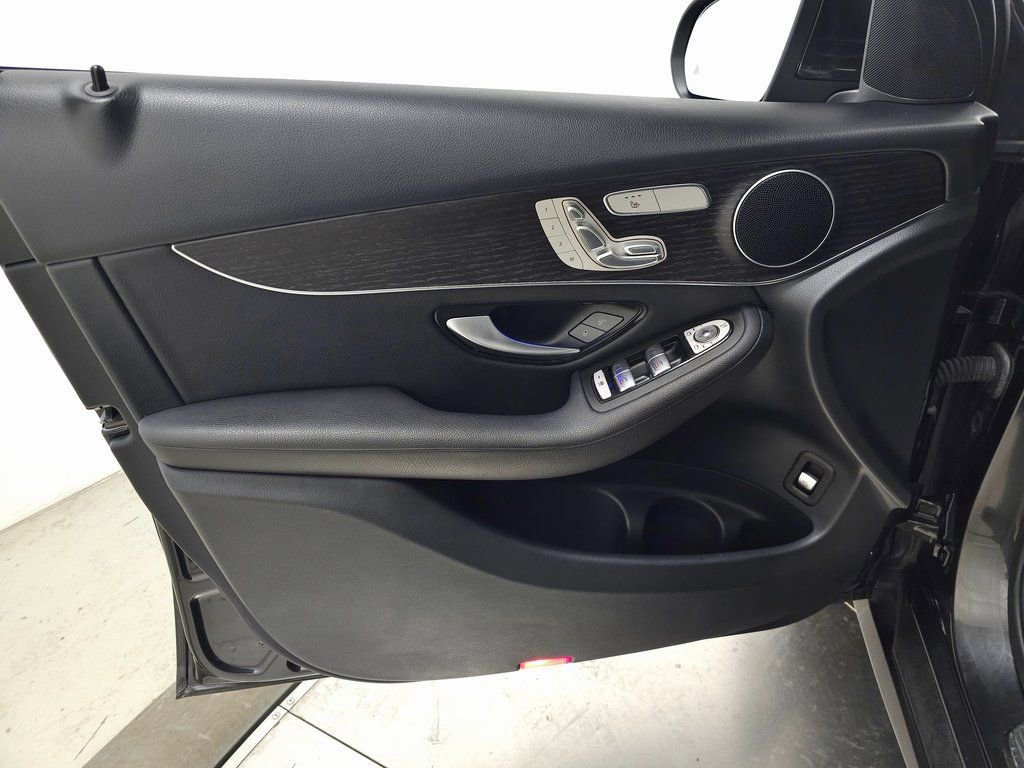Used 2022 Mercedes-Benz GLC 300 4MATIC image 15