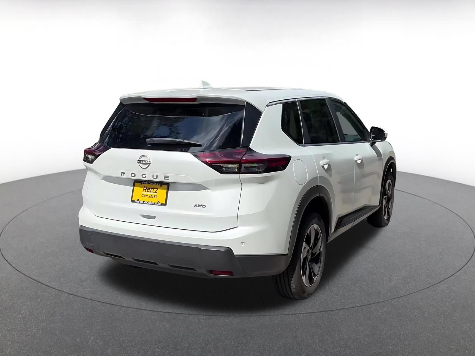 Used 2025 Nissan Rogue SV AWD/4WD image 14