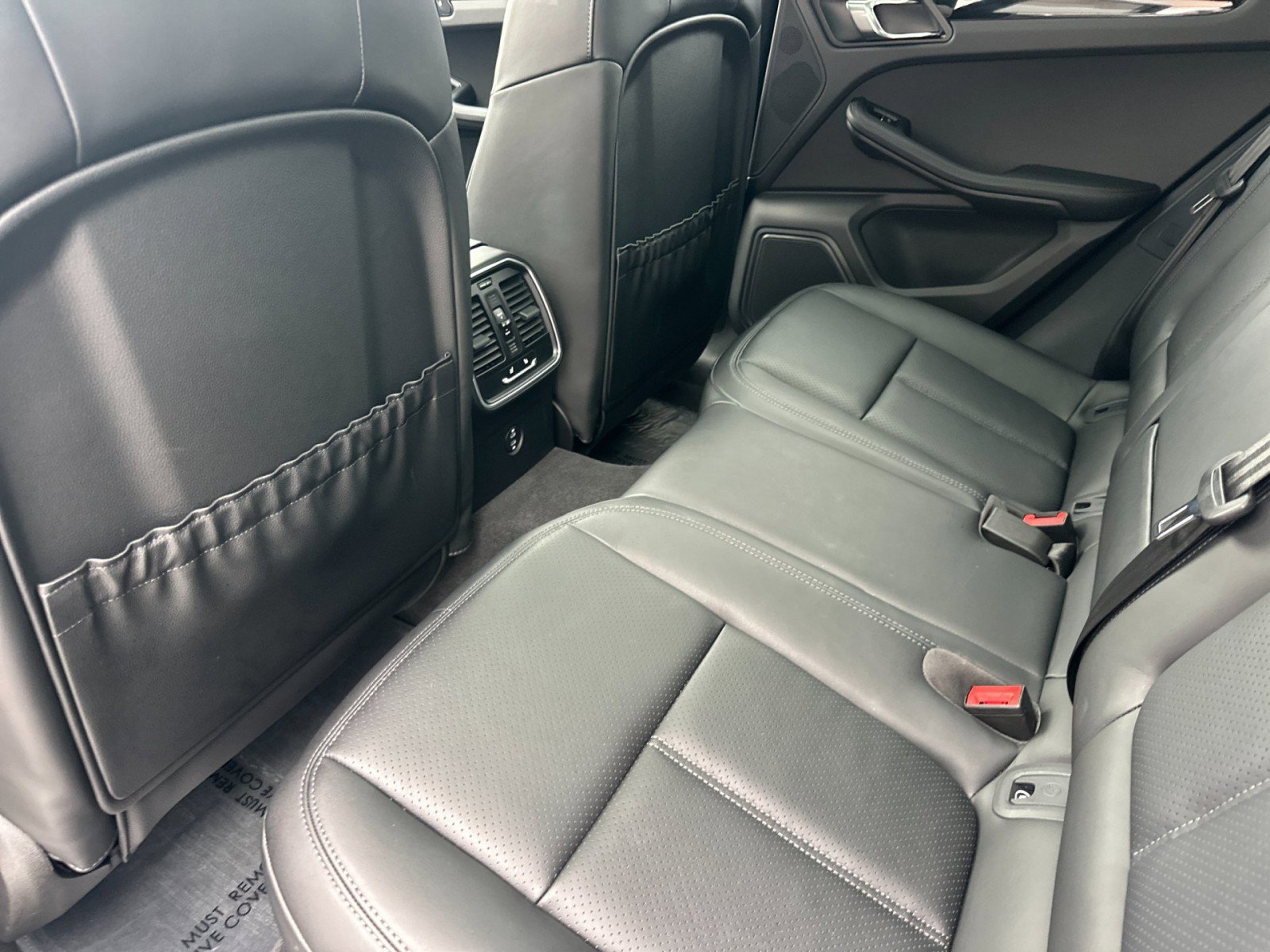 Used 2025 Porsche Macan image 13