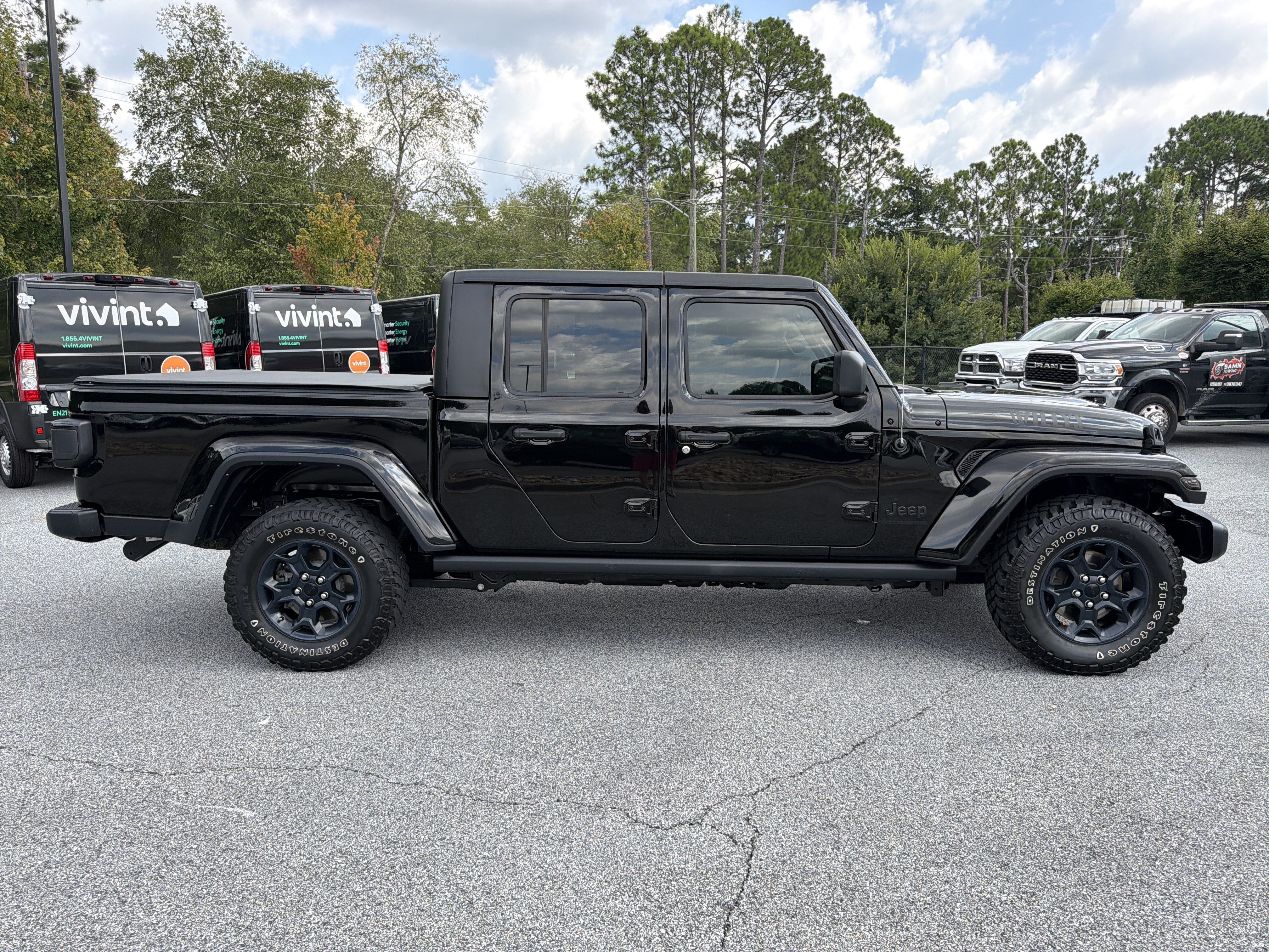 Used 2023 Jeep Gladiator Sport AWD/4WD image 9