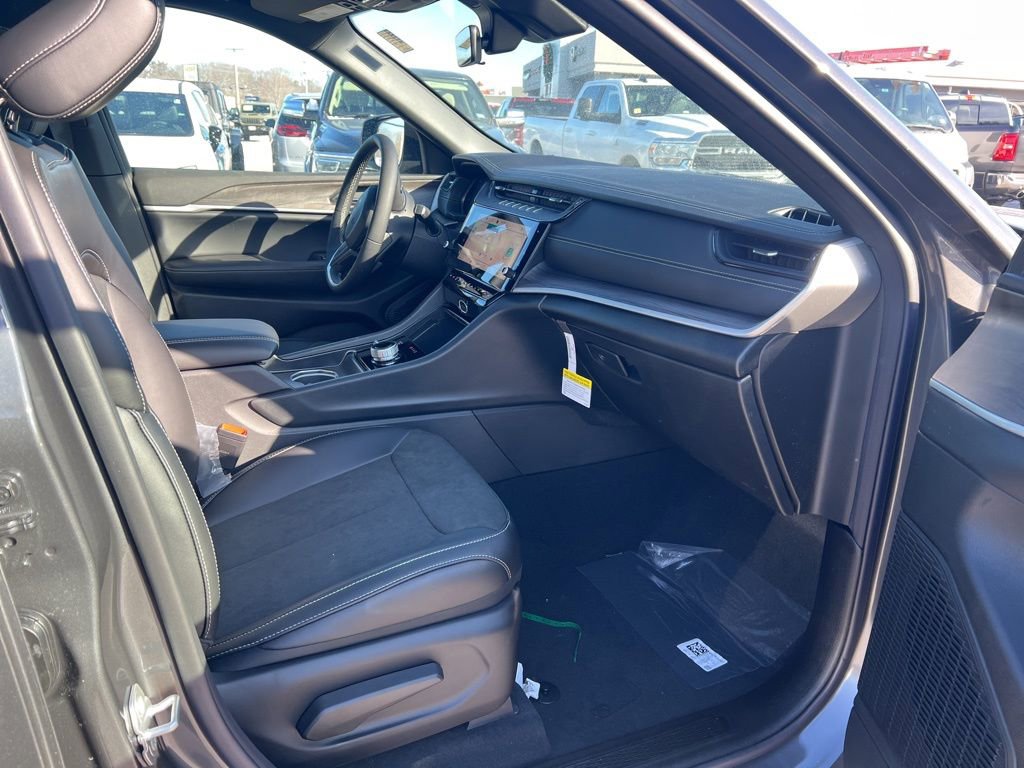 New 2026 Jeep Grand Cherokee Laredo image 11