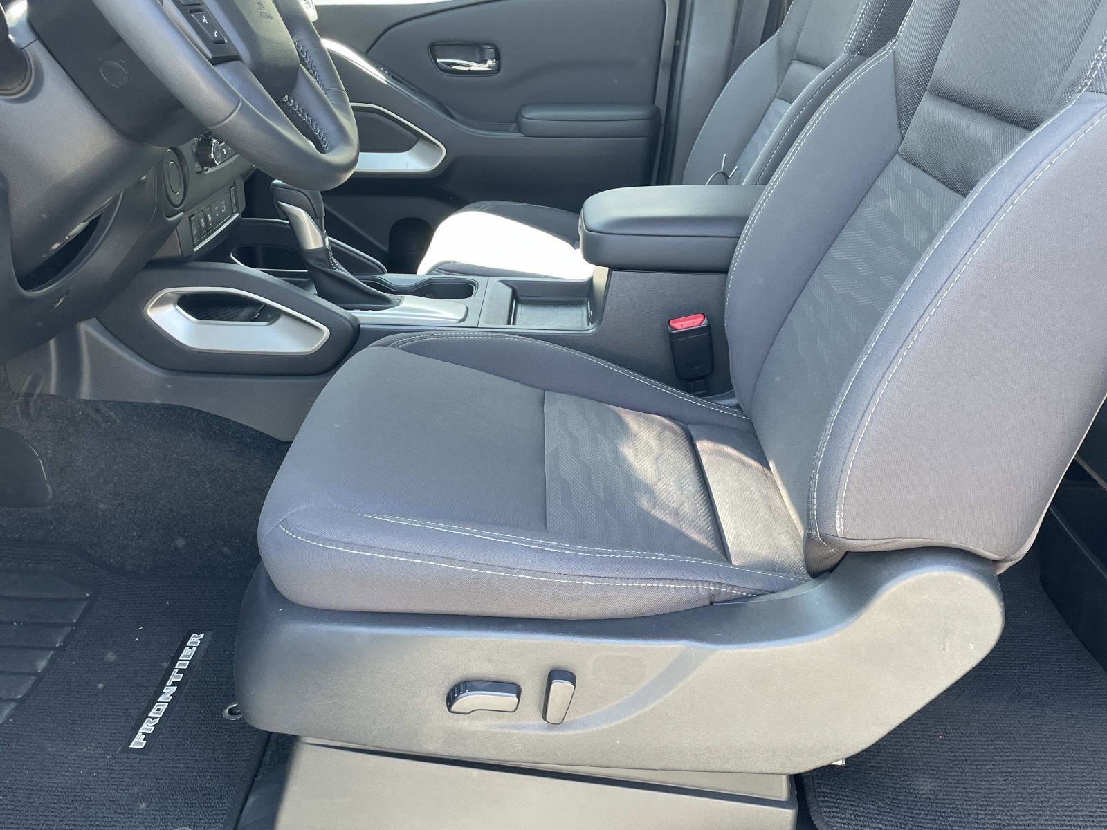 Used 2024 Nissan Frontier SV w/ SV Convenience Package image 13
